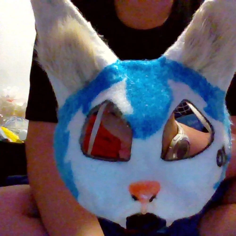 THERIAN mask/miku